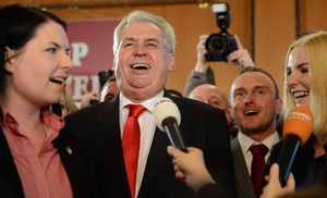 Zeman lacht na zijn overwinning