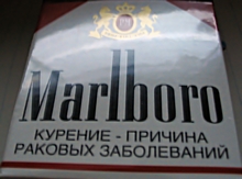 pakje Marlboro met waarschuwingstekst