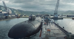 beeld van de onderzeer aan de kade in de trailer van de film 'Kursk'