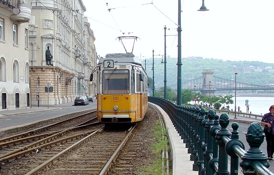 Lijn 2 op weg naar de Szchenyi hd